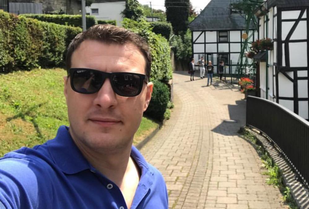 Naš glumac nasledio dvorac kod Požege, a sad sadi šljive i peče rakiju: Obrađuje zemlju, dovezao mašine pa zasukao rukave