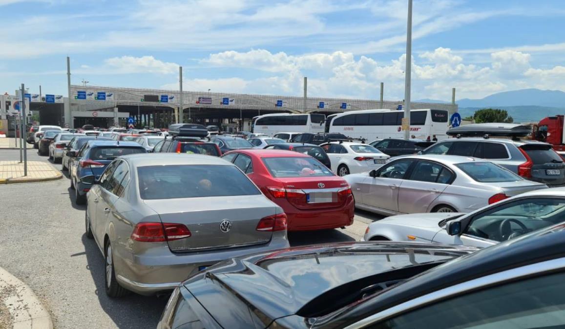 (FOTO) KOLONE VOZILA NA OVOM GRANIČNOM PRELAZU: Ako ste krenuli na more, dobro obratite pažnju - gužve i na putu do odmarališta
