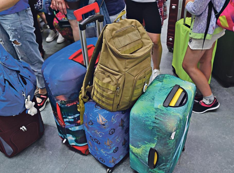 "Čuj, suncobran u avion" Srpkinja pred let za Grčku postavila jedno pitanje pa napravila haos u grupi: "Ako nemate 8€ nemojte ni ići na more" FOTO