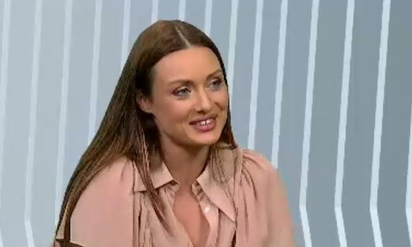 "Najela sam se pasulja i otišla da se porodim": Zvezda serije "Folk" progovorila o deci, i zašto muža gleda kao brata!