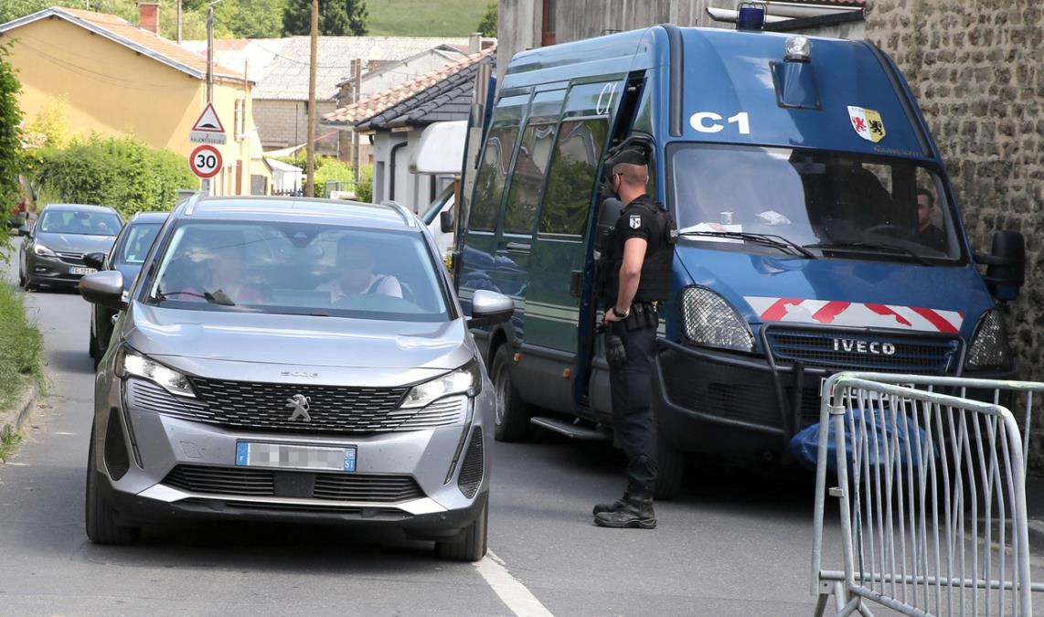 PAO SA 34 KANISTERA "GASA SMEJAVCA" Muškarac (26) uhapšen u Belgiji: Policija ga zaustavila u autu, a tek kada su mu UPALI U STAN usledio je ŠOK!