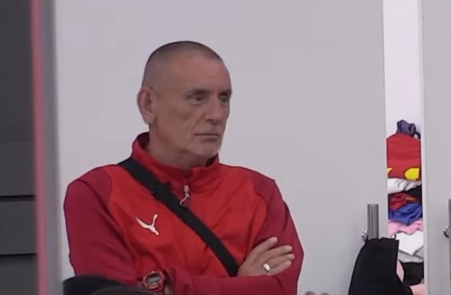 OVO JE SUPRUGA LEPOG MIĆE KOJA SE NIKADA NE POJAVLJUJE U JAVNOSTI Rijaliti veteran sa njom sklopio jasan dogovor: Ne bih dozvolio da...