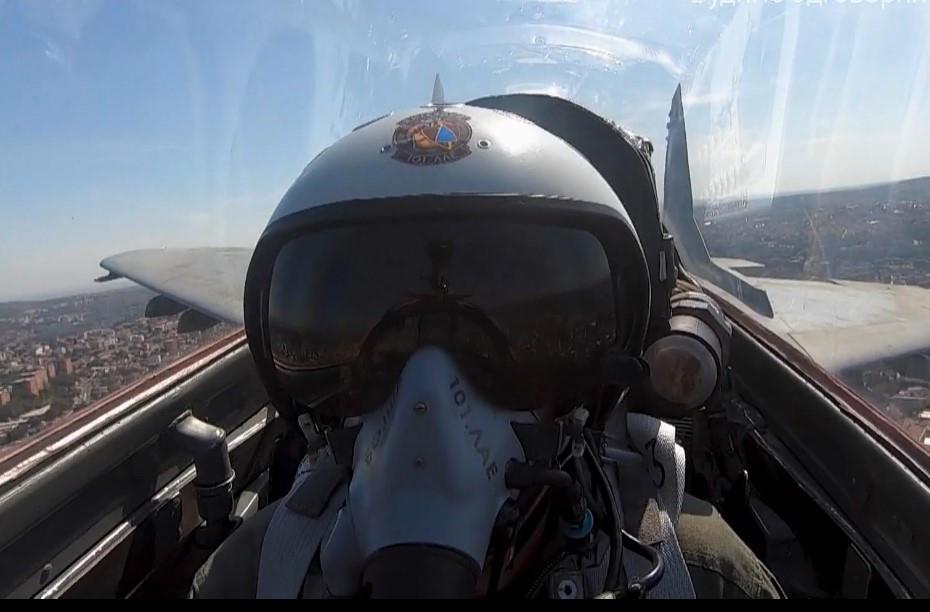 ZAGRMEĆE NEBO IZNAD BEOGRADA: Od danas prelet vojnih aviona povodom svečane promocije najmlađih oficira