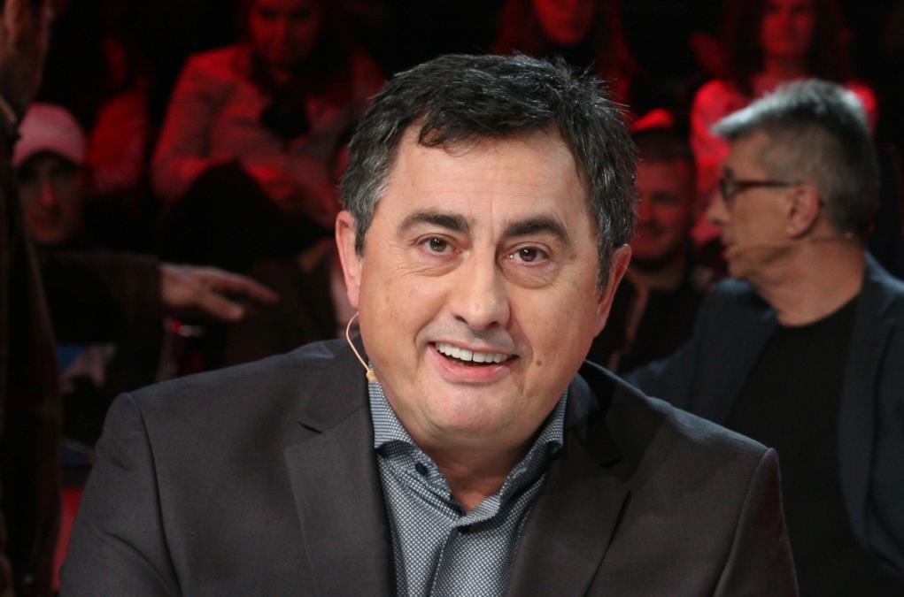 VOJA NEDELJKOVIĆ OŽENIO LEPU MAJU U PAPUČAMA Ovo je supruga voditelja, od njega mlađa čak 17 godina, a ovo je tajna uspešnog braka (FOTO)