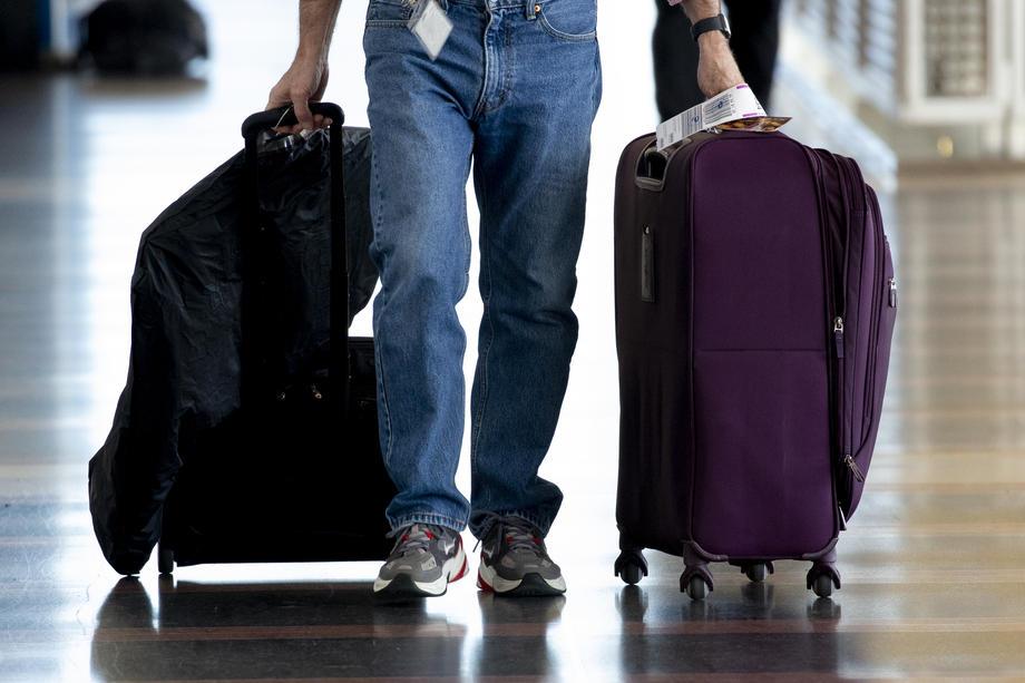 Menjaju se pravila za ručni prtljag: Evo šta od sada mora da uđe u cenu karte, a naplata odštete za kašnjenje leta nikada nije bila lakša
