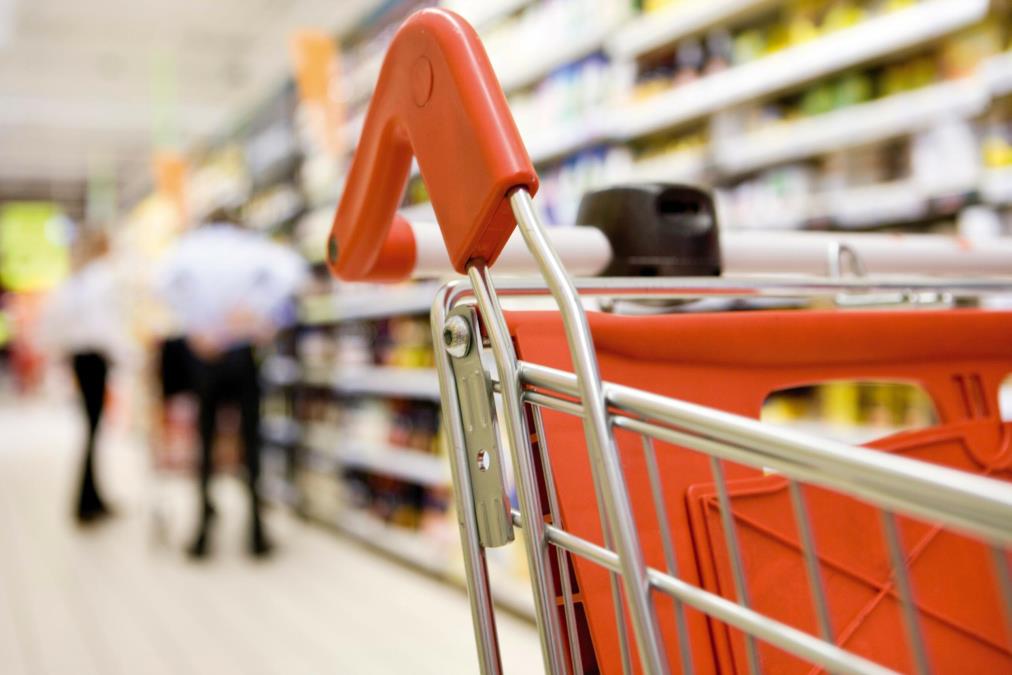 "SAMO JE IZVIRILA I PORUČILA MI - EVO ME!" Gurao je kolica 20 minuta, a kada je na kasi posegao za torbom usledio je horor! Muškarac doživeo šok u supermarketu