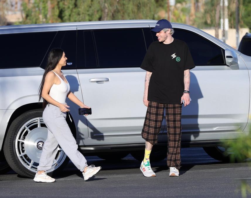 13 godina mlađi bivši Kim Kardašijan čeke dete: Žene u Holivudu za njim seku vene, kažu da je najružniji ali da zbog jednog detalja sve padaju na njega