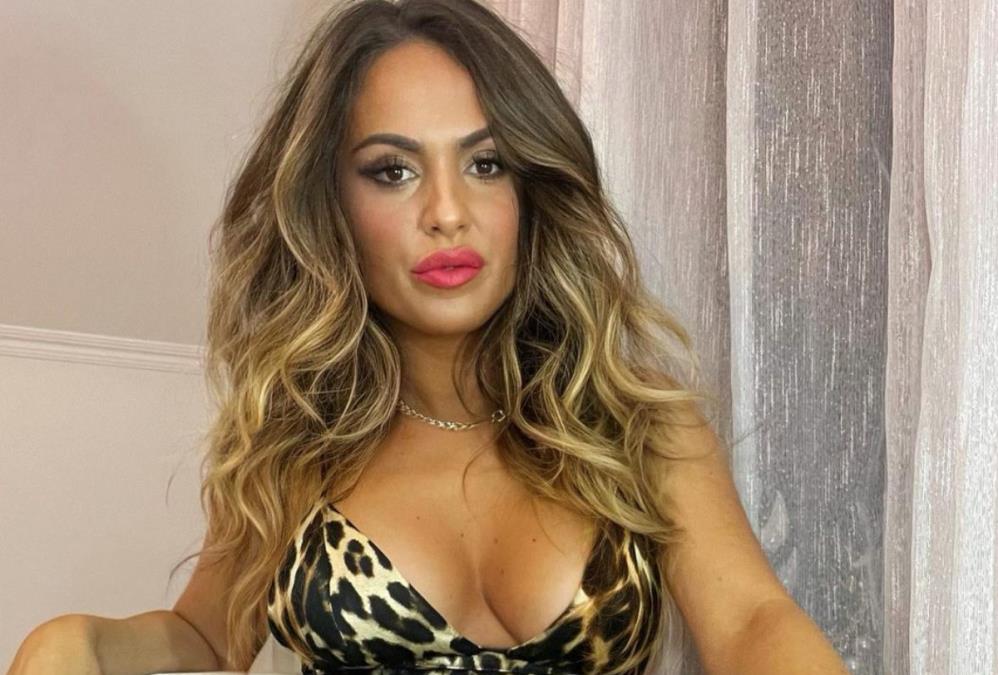 "KORISTILI SU NARKOTIKE PREDA MNOM..." Pevačica razotkrila kolege, nastupali zajedno, pa javno ispričala šta su radili!