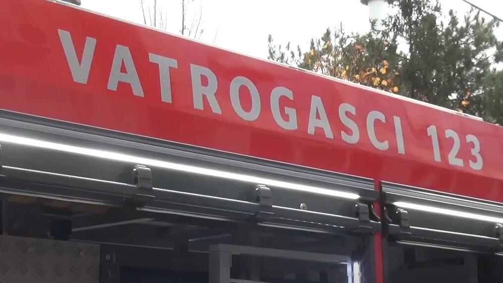 POŽAR KOD TREBINJA SE PRIBLIŽIO KUĆAMA! Vatra na 150 metara od sela: Vatrogasci i meštani u borbi sa stihijom (FOTO)