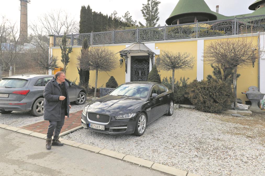 "JA SAM BUDALA, UZELA MI JE DVE KUĆE I PEKARU" Pevača skupo koštao razvod: Jedan je od najbogatijih na estradi