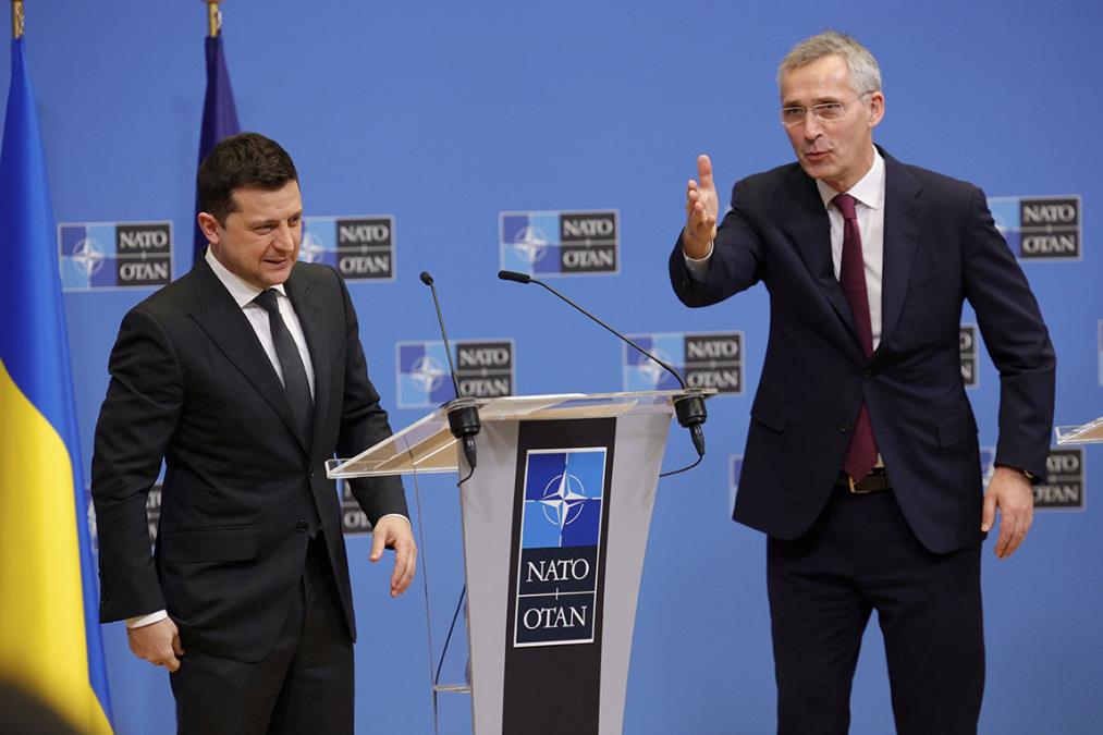 zelenski-stoltenberg-ukrajina-nato-ap-olivier-matthys.jpg?ts=2022-03-03T11:44:58