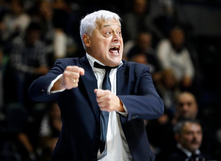 KOŠARKAŠKA SRBIJA SE TRESE ZBOG OVE IZJAVE MUTE NIKOLIĆA! Čuveni trener žestoko opleo po sudijama: "Šta mi savetujete, da budem ovca dok mnogi nameštaju?"