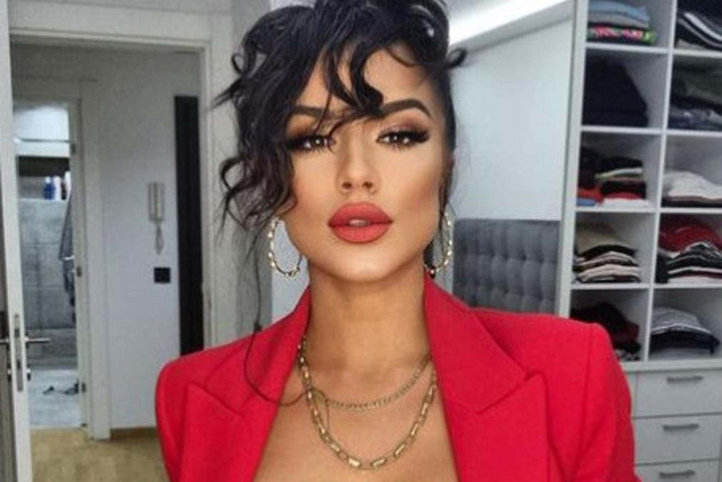 "PUNIŠ DVORANE TUĐIM PESMAMA" Pevačica javno udarila na Jakova Jozinovića, oglasio se i njegov menadžment: Povodom netačnih informacija..