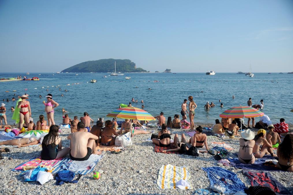 Snimak žene sa plaže zapalio mreže: Kad je izašla u plićak svi zanemeli "Gospođa se ne postaje, gospođa se rađa"