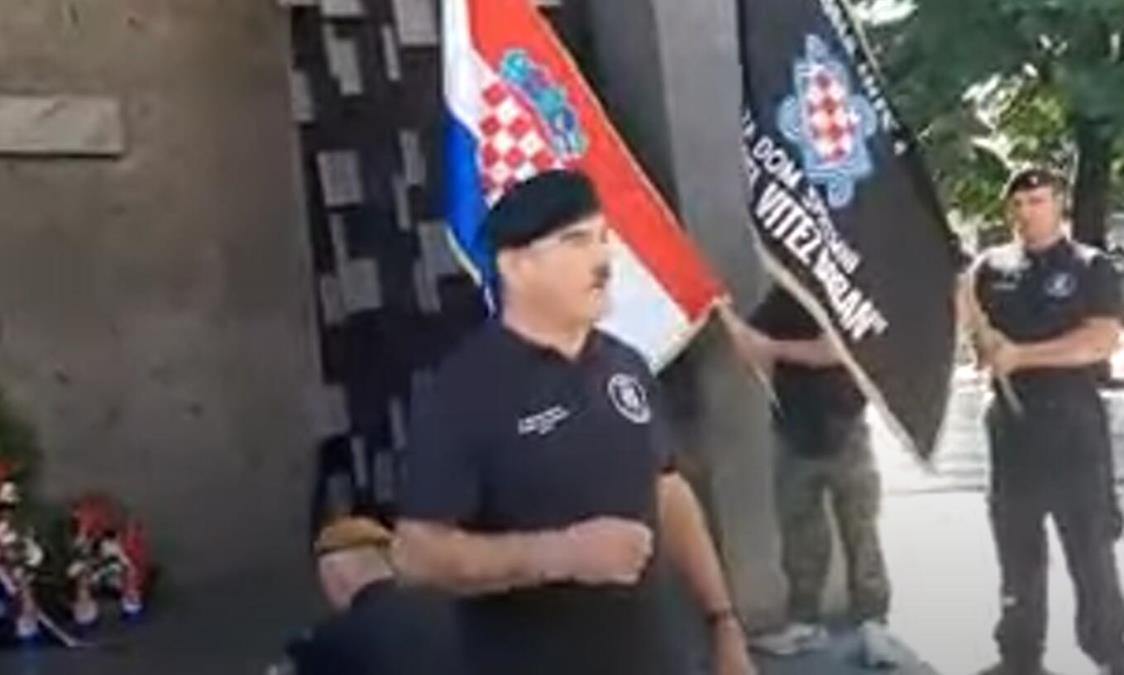 USTAŠA S HITLEROVSKIM BRKOVIMA I NJEGOVIH 12 CRNOKOŠULJAŠA OSLOBOĐENI! Ozloglašeni HOS-ovci pravili HAOS u Kninu, ali im je sve na kraju oprošteno!
