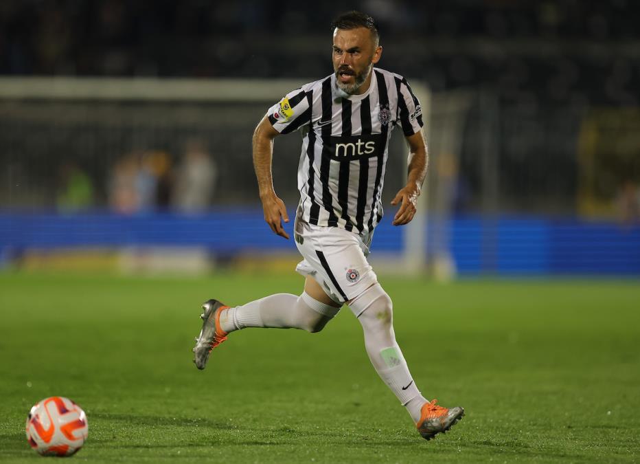 PARTIZAN - RADNIK: Vrlo emotivno u Humskoj! Bibras Natho zaplakao dok je izlazio na teren!