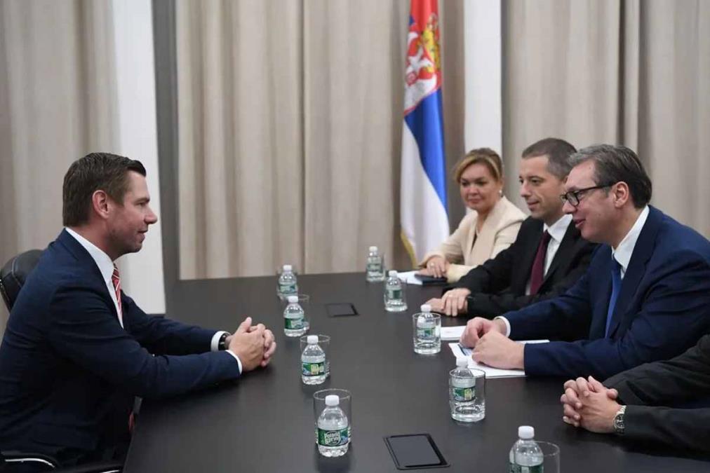 VUČIĆ SE DANAS SASTAJE SA ERIKOM SVOLVELOM: Predsednik Srbije razgovaraće sa kongresmenom iz SAD