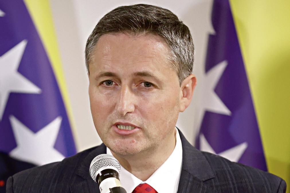 VOZILO IZ BEĆIROVIĆEVE SLUŽBENE PRATNJE IMALO TEŽAK UDES! On nije hteo da se zaustavi i pogleda ša je sa mladim vozačem