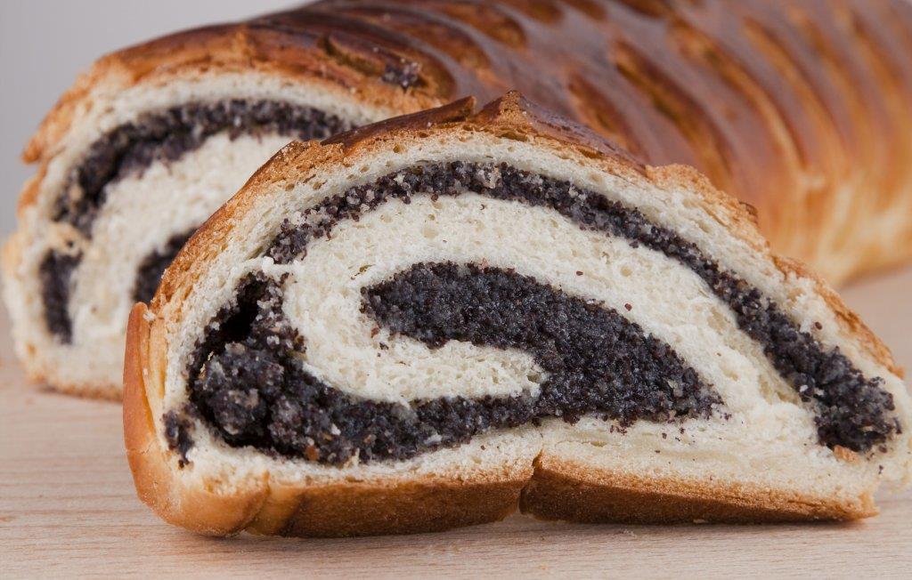 Bakina štrudla s makom koja miriše na detinjstvo: Jednostavan recept sa sočnim filom