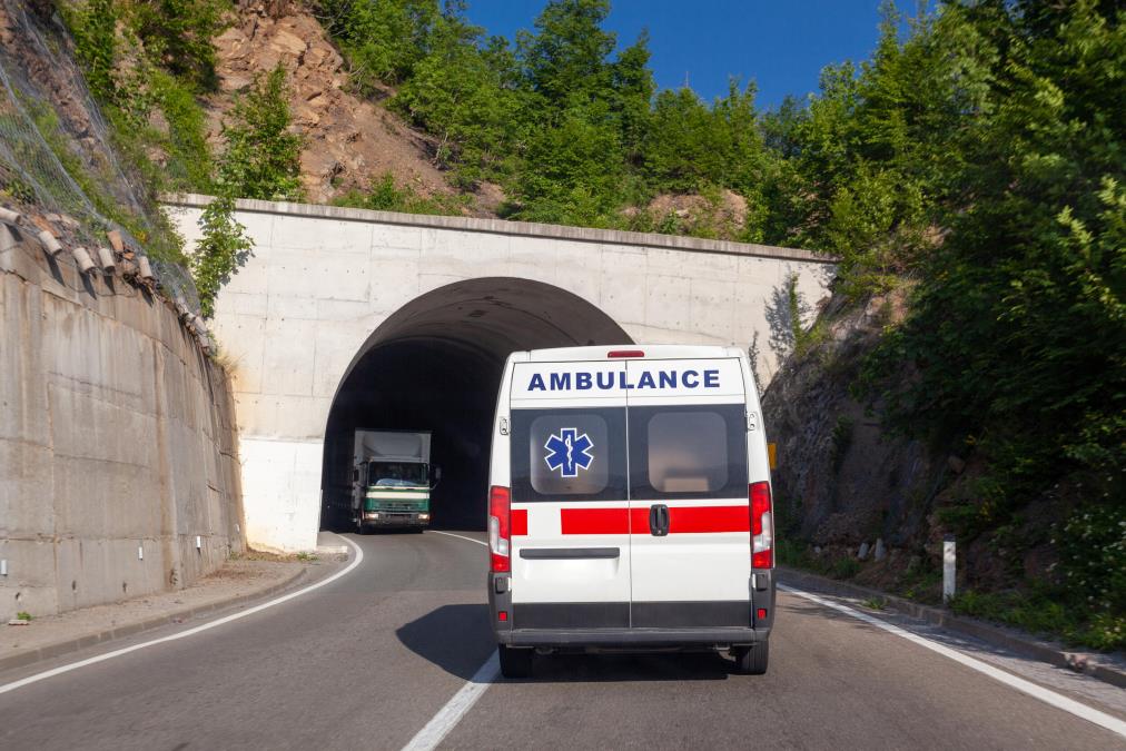VOZILOM SLETEO NIZ PROVALIJU U REKU Teška saobraćajna nezgoda na magistrali kod Bijelog Polja