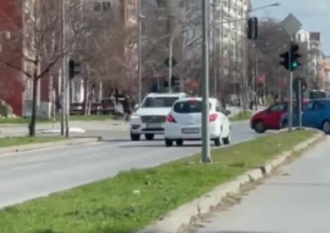 Kontra smer za lajkove i novac: 100€ po kilometru za opasnu vožnju – ko će to zaustaviti?