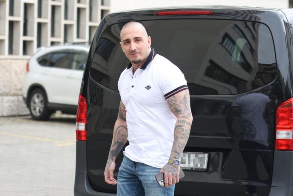 VUK MOB PREBIO DEČKA U KAFANI: Oglasio se i poručio: Ja sam takav, sa mnom se ne šali...