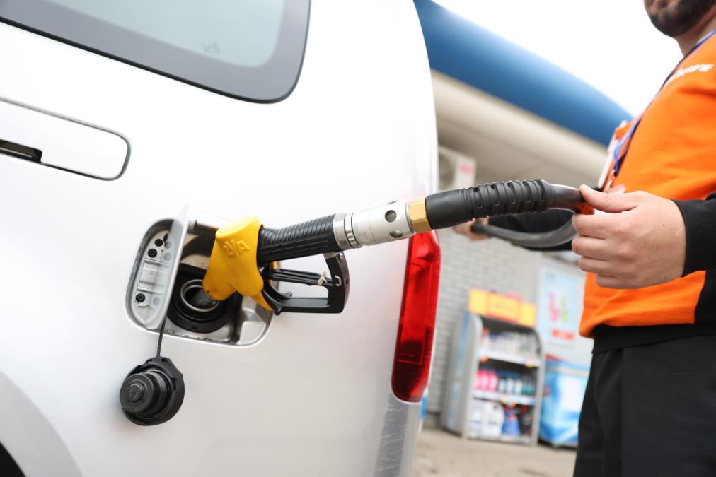 Pri brzini od 130 kilometara na sat automobil troši 30 odsto više goriva: Ove greške dodatno prazne rezervoar