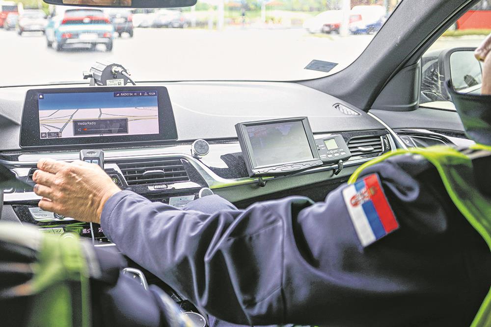 TURČIN DIVLJAO "MERCEDESOM" PO AUTO-PUTU: Presretači ga zaustavili kod Jagodine, nagazio preko 200 na sat, pa počinio niz prekršaja!
