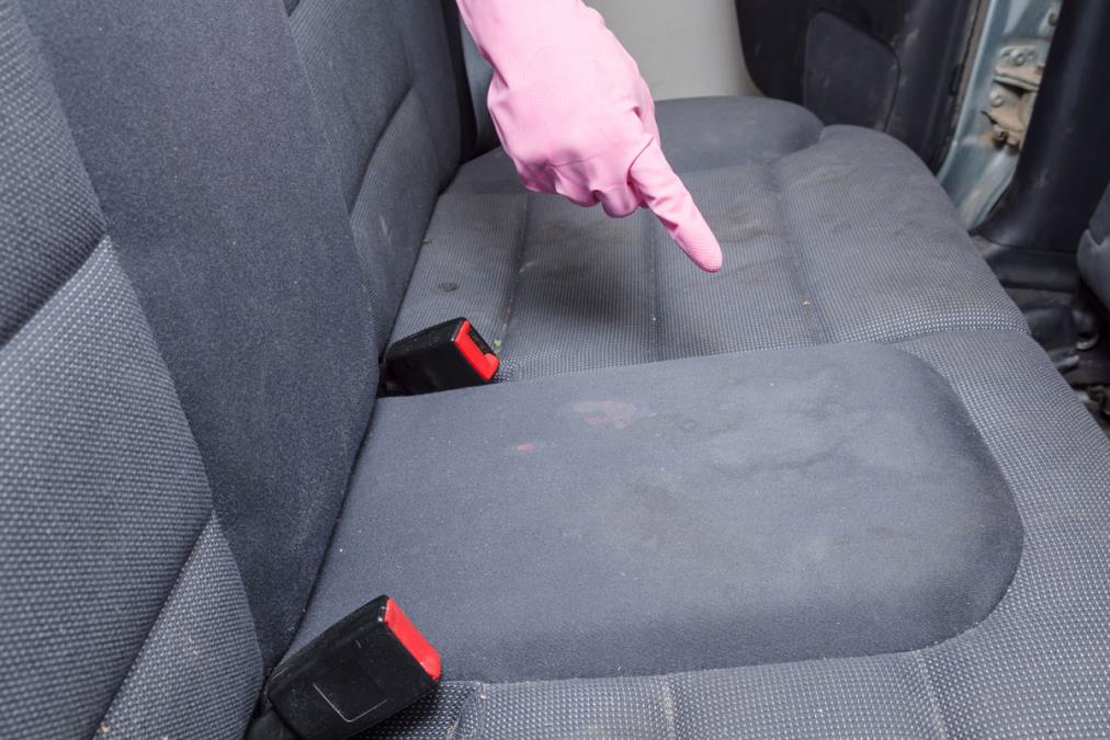 Kako oprati presvlake za auto sedišta? Jednostavani trikovi zlata vredni