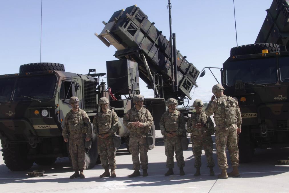 TRAMP RAZMIŠLJA O ŠOKANTNOM POTEZU: Predsednik SAD razmatra povlačenje dela američkih trupa iz Evrope!