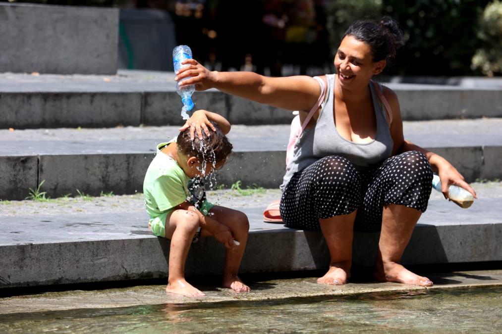 Pred nama je najtopliji dan od početka godine: Srbija se prži na 34 stepena, a onda ŠOK! Evo kada tačno stižu pljuskovi i grmljavina