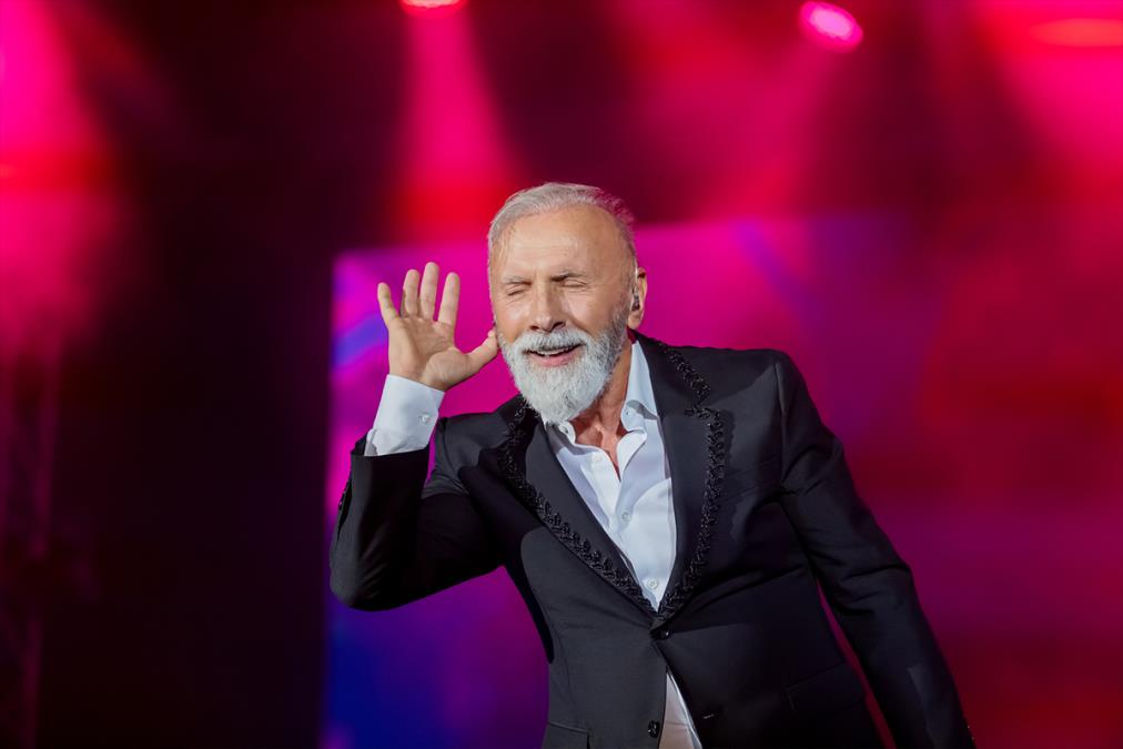 PAO SAJT ZBOG DINA MERLINA! Više od 158.000 ljudi u istom trenutku nagrnulo da kupi karte za koncert u Kraljevu
