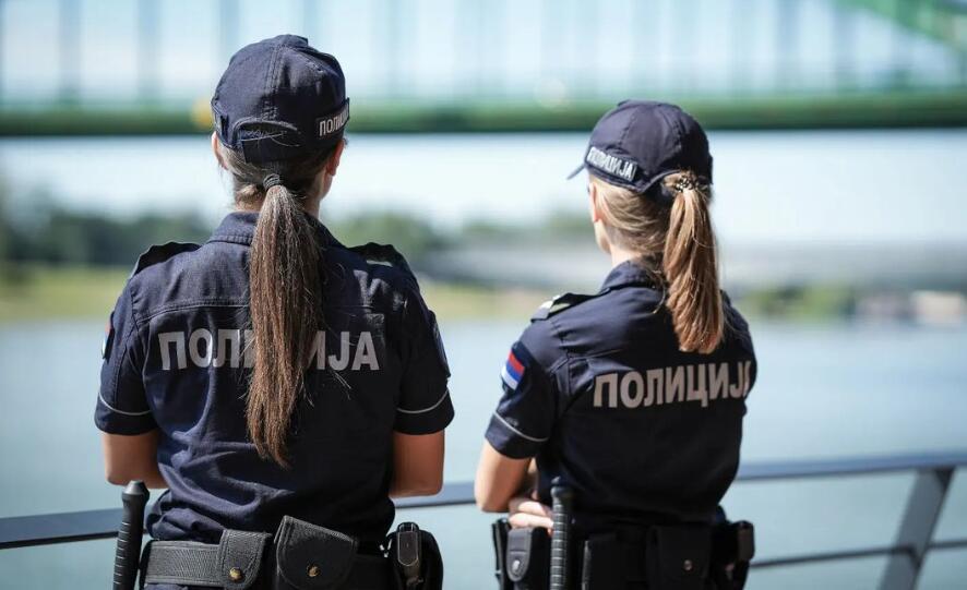 UDARALI JE, VUKLI ZA KOSU I GAZILI: Policajka pretučena u Ivanjici, sa kolegom izašla na teren zbog buke, usledio brutalni napad