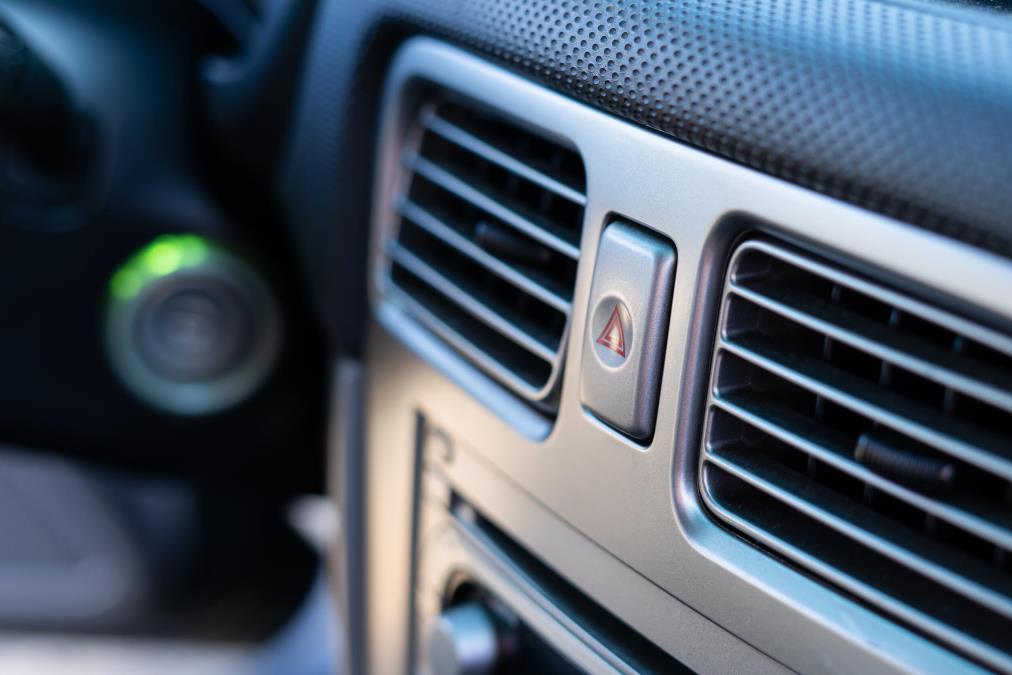 U automobilu vam je kao u rerni? Ova nova caka na šoferki rashlađuje kabinu pre nego što uđete