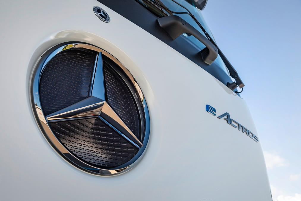 Šok iz Nemačke: Mercedes ulazi u proizvodnju oružja?