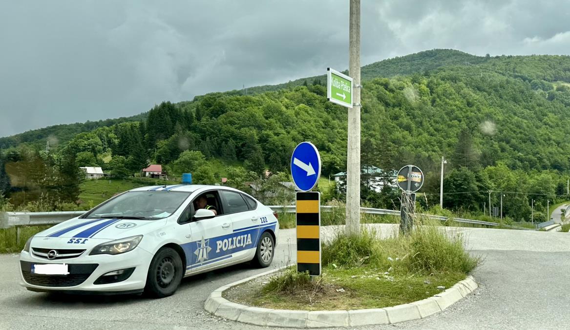 DRŽAVLJANI SRBIJE PRAVILI HAOS NA EGZITU: Crna Gora od stranaca naplatila skoro 40.000 evra za kazne
