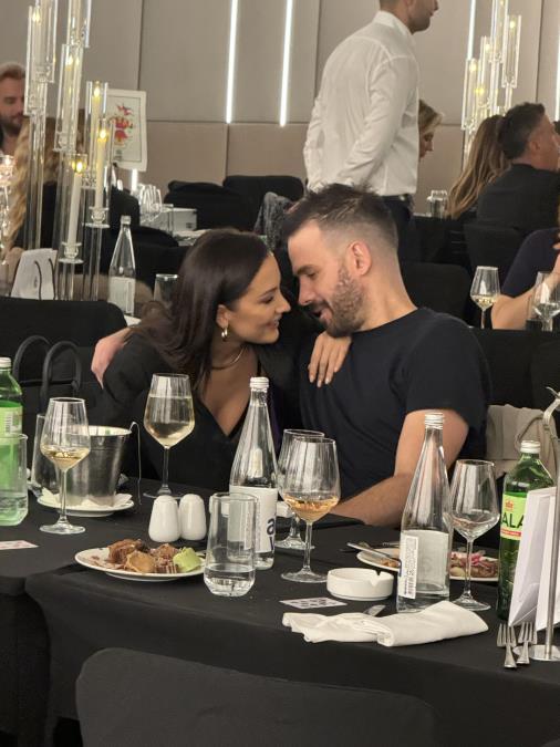 PRIJU I FILIPA NISU PUSTILI U RESTORAN NA HVARU: Oglasila se hostesa i otkrila razloge, a onda je i pevačica dala svoj komentar na situaciju