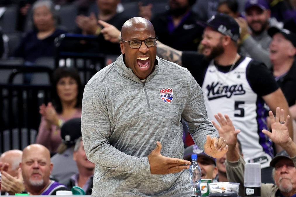 VERUJE DA NJEGOV TIM MOŽE DA OSVOJI TITULU U NBA LIGI! Oglasio se trener Njujorka i poslao brutalnu poruku!