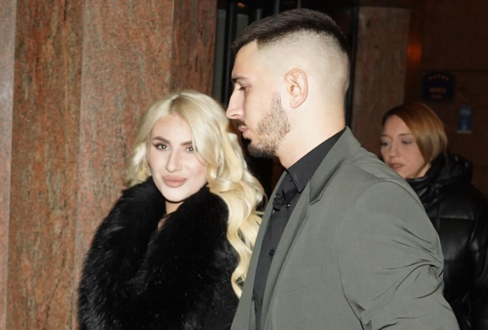 PLATIO JOJ SILIKONE 4.000€, A SAD PUKLA TIKVA! Poznata pevačica prolazi kroz agoniju nakon raskida: Danima nije svoja... Evo šta se desilo