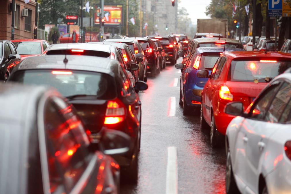 Ne pravite "svatove" na ulici! Ovo su saveti saobraćajnog inženjera iz Čačka: Evo šta je najveći rizik i šta treba da uradite
