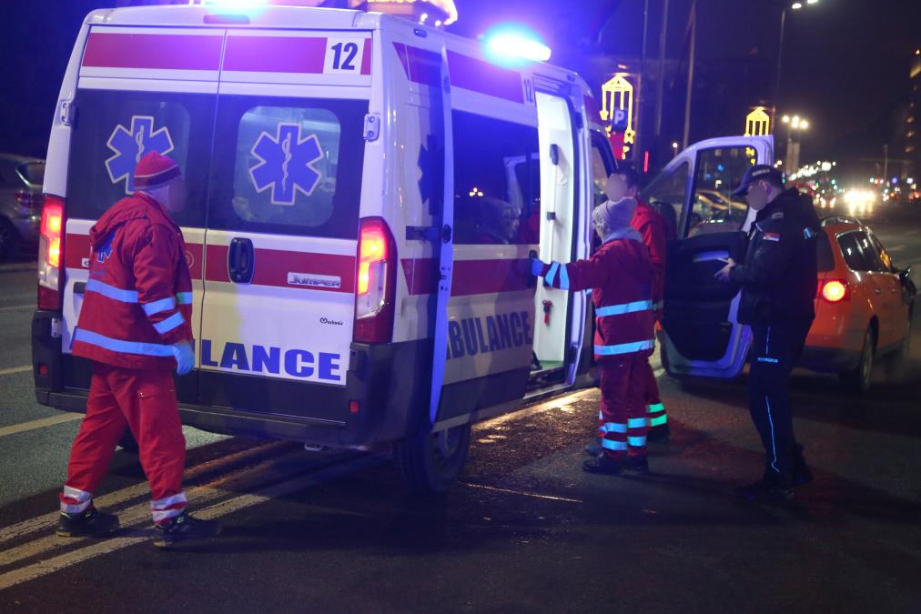 KRVAVI SUKOB U PROKUPLJU! Posle svađe potegao nož i teško ranio muškarca: Povređeni hitno prevezen u bolnicu