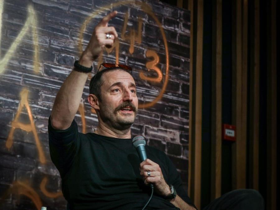 "POD SRPSKOM ZASTAVOM PRAVLJENE SVINJARIJE, PLJAČKE I UBISTVA"Nikola Đuričko kod kolumniste podgoričkih "Vijesti" brutalno optuživao Srbiju i njen narod (VIDEO)