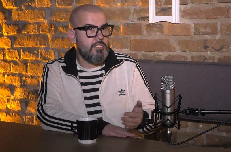 "OTAC NAS JE NAPUSTIO KADA SAM IMAO 20 MESECI!" Bolna sudbina najpoznatijeg saradnika estrade: Ne želim decu, nikada se ne bih ponašao kao on prema porodici!