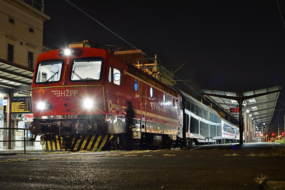DALEKOVOD PAO NA VOZ U NEMAČKOJ, POVREĐENI PUTNICI Dramatična nesreća na liniji Berlin–Lajpcig