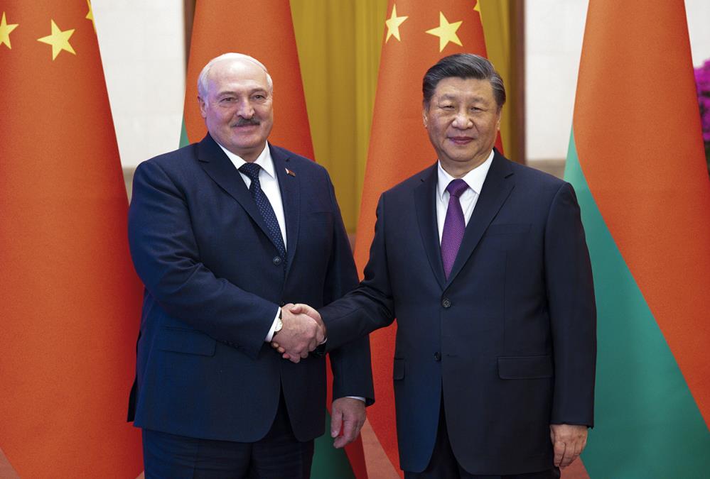 KINA OBEĆALA PODRŠKU NACIONALNOM SUVERENITETU BELORUSIJE: Lukašenko otputovao u Peking, sastao se sa Sijem!
