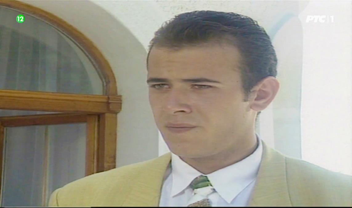 Da li prepoznajete glumca sa slike? Prošlo je 30 godina, glumi u svim filmovima i serijama i svi ga vole, a njegovih početaka niko se seća