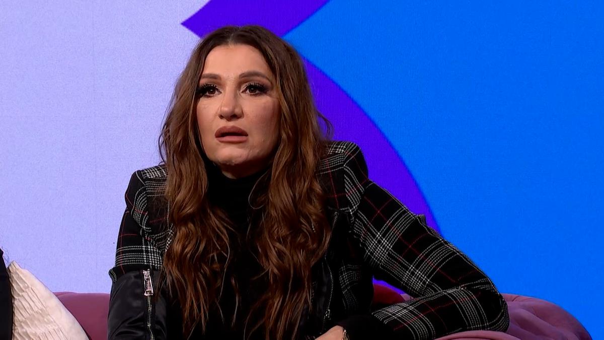 "MAMA ME DALA LJUDIMA U CRNOM DŽIPU" Devojka progovorila o Miri Škorić posle 26 godina: "Zamotala me u roze ćebence i ostavila"
