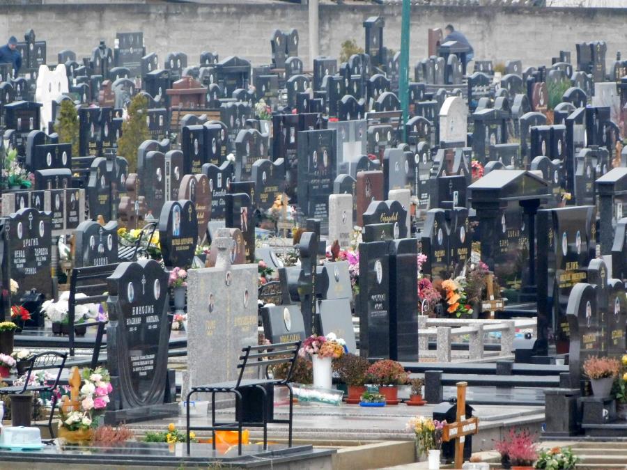 "Umro mi je otac! Video sam ga posle 30 godina u mrtvačnici": Saznao da je beskućnik, u kesi mu predali 2 brijača i 3 evra, a on mu nad grobom šapnuo ovo!