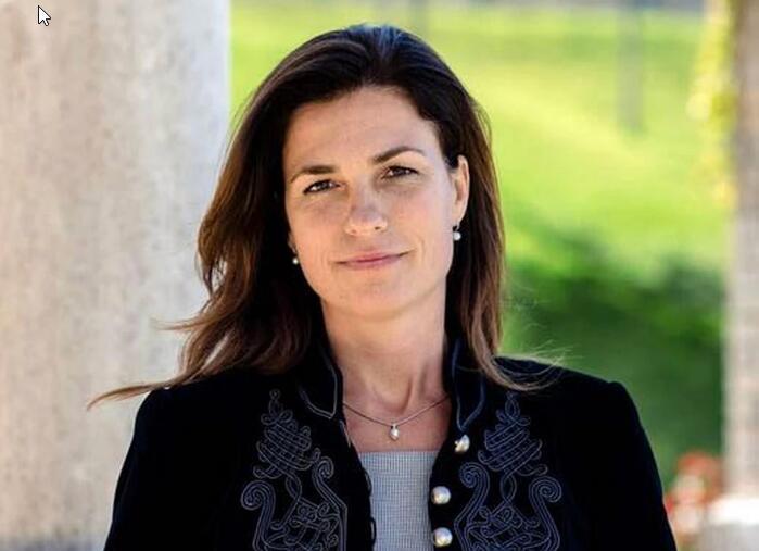 OVO JE BIVŠA ŽENA PETERA MAĐARA KOJU JE TAJNO SNIMAO: Brak pukao posle VELIKOG SKANDALA, optužila ga za ZLOSTAVLJANJE, bila i Orbanova ministarka (FOTO)