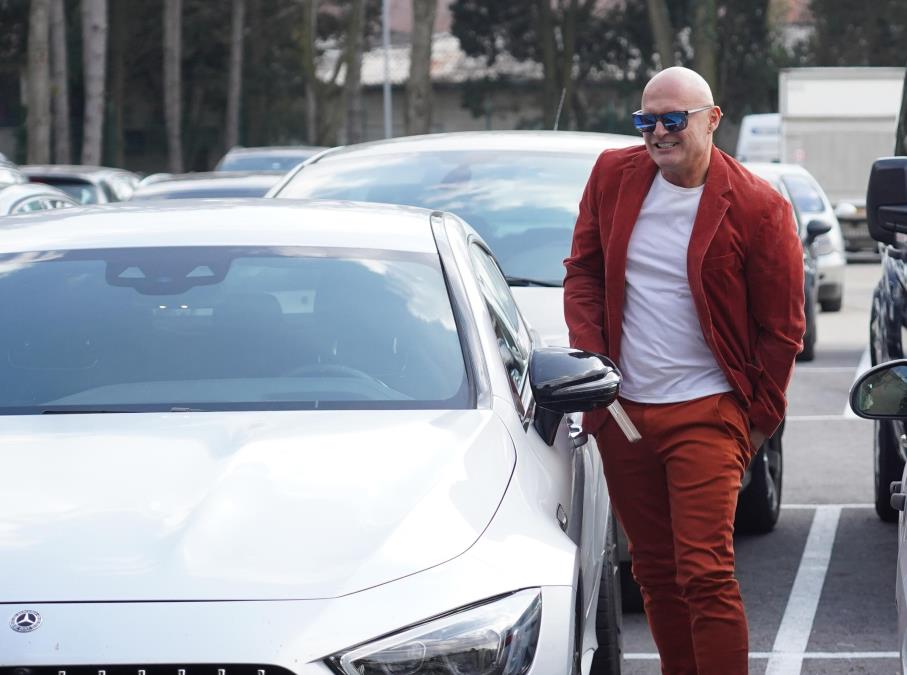 MILI ŽIVEO U REZIDENCIJI KINESKOG AMBASADORA, PA GA IZBACILI ZBOG KARIĆA: Kompozitor otkrio sve detalje: Odvajali su me od stuba...